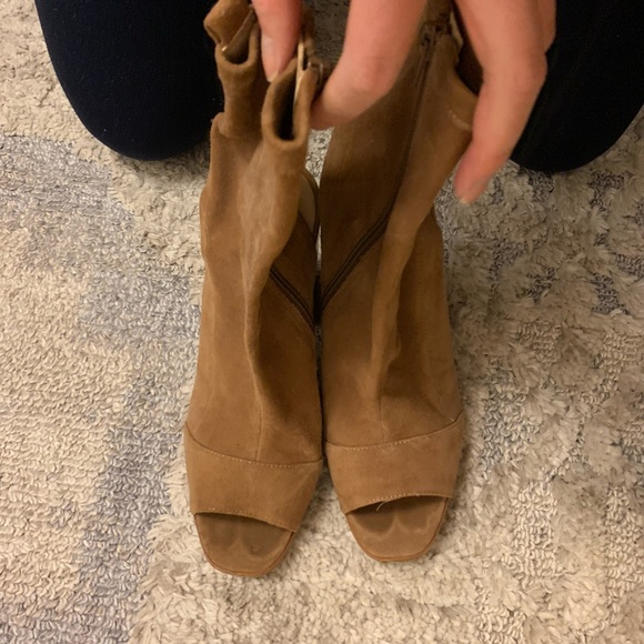 Soft Suede Aldo Heels (8.5/39) - Picture 3 of 5